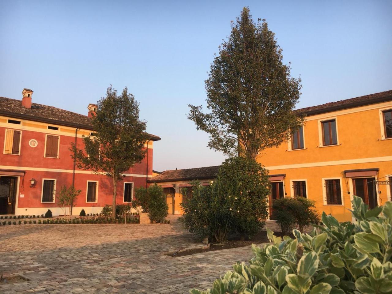Agriturismo Corte Palazzo Marcaria Bagian luar foto